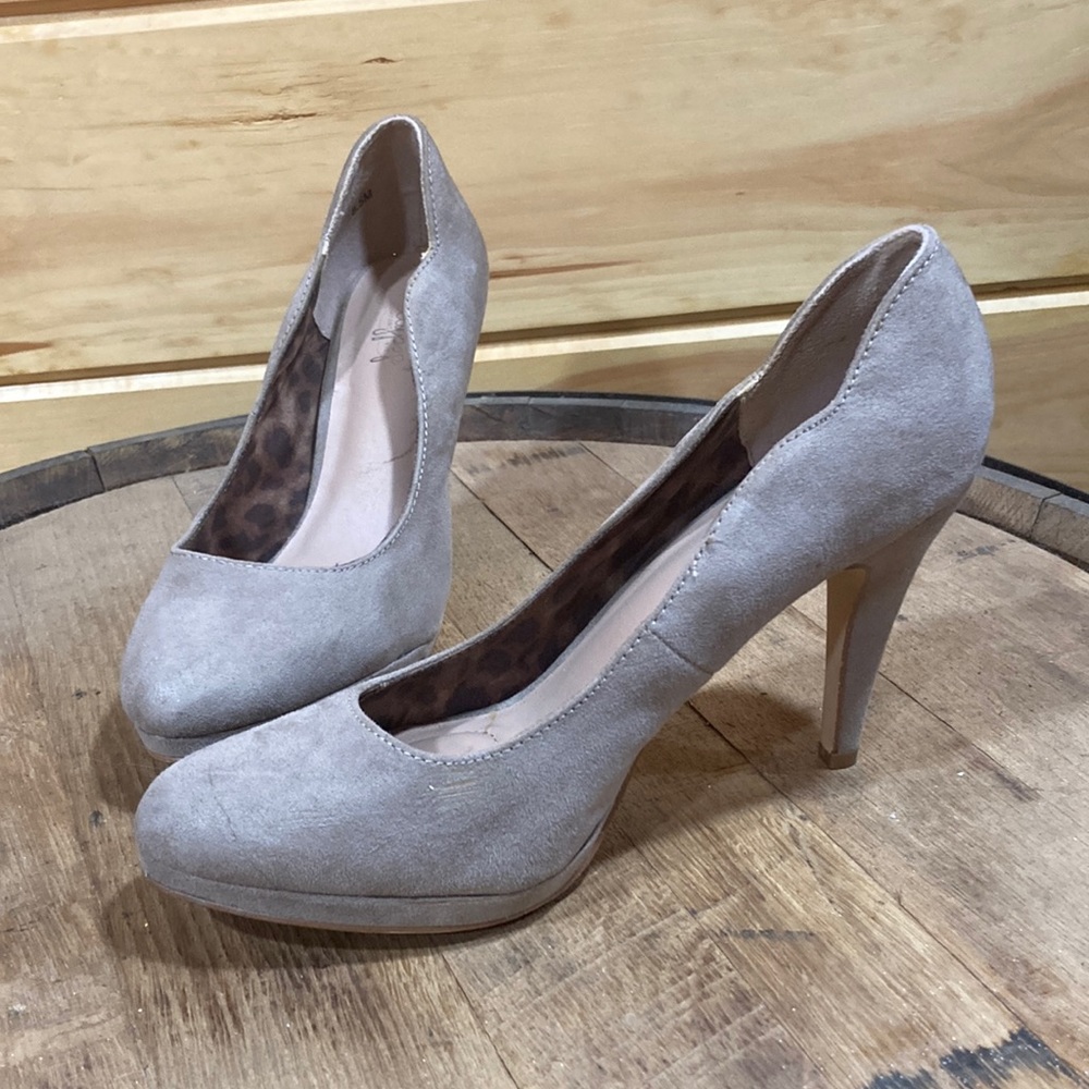 Tan heels